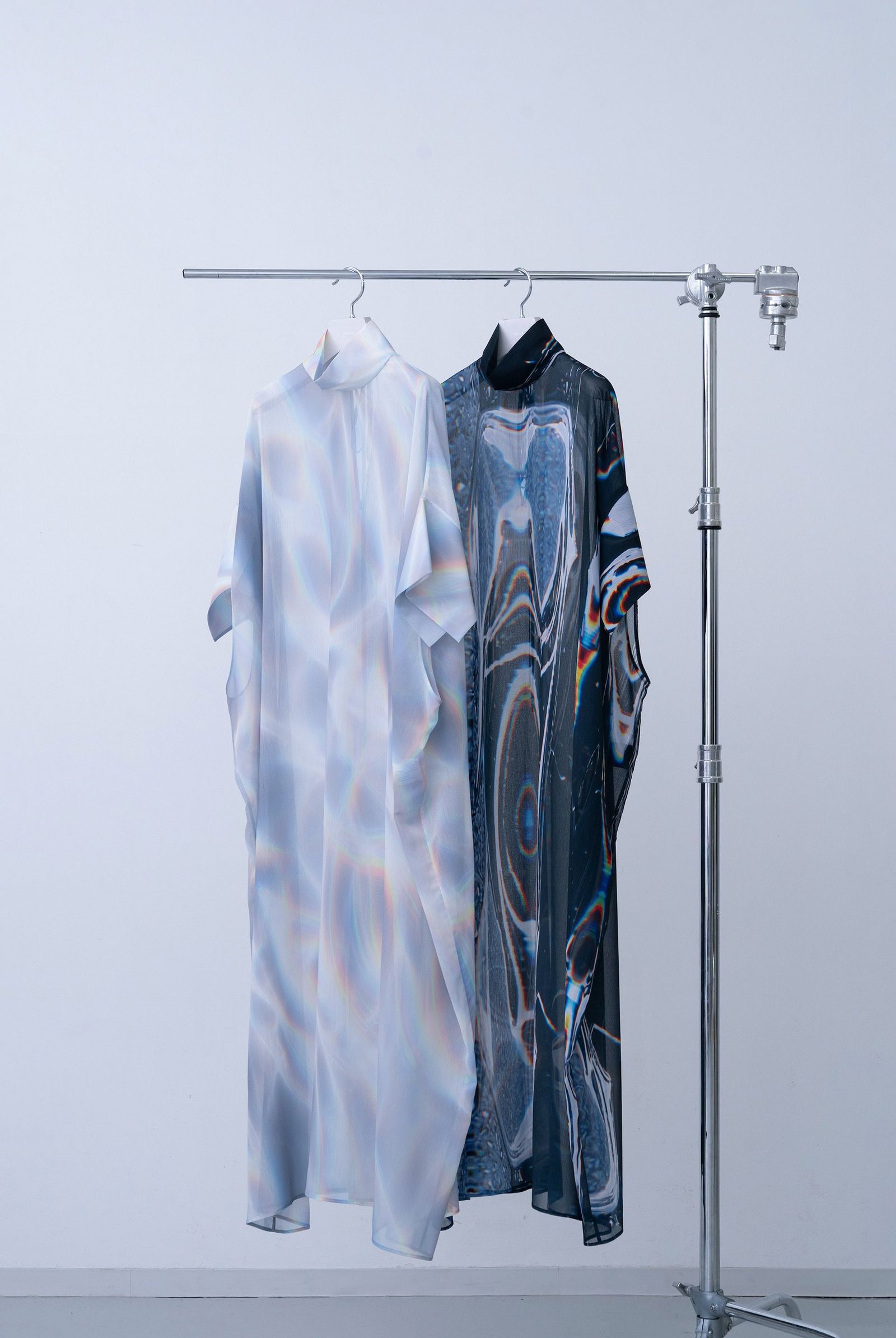 Phenomenal Sheer Robe [lay-white]