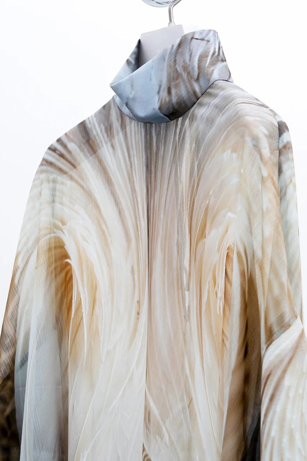 【アーカイブ展 / 1.18まで】Phenomenal Sheer Robe [feather] - フェノメナルシアーローブ [フェザー] / FW25RO01