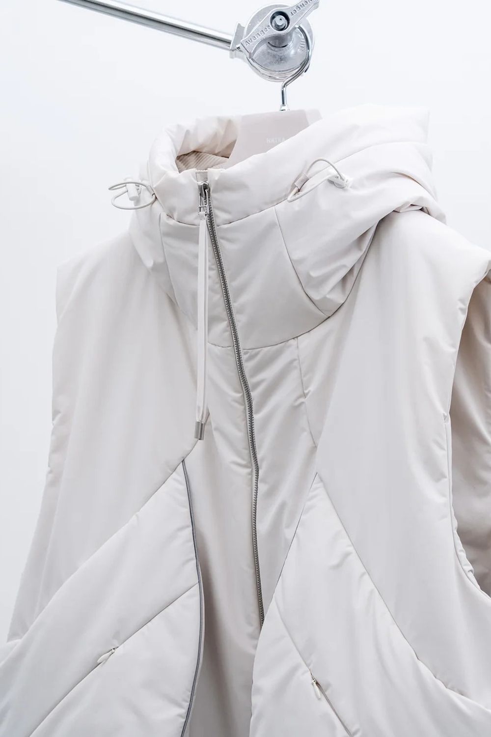 【アーカイブ展 / 1.18まで】Lay Puf Vest [ivory] - レイパフベスト [アイボリー] / FW25OU04