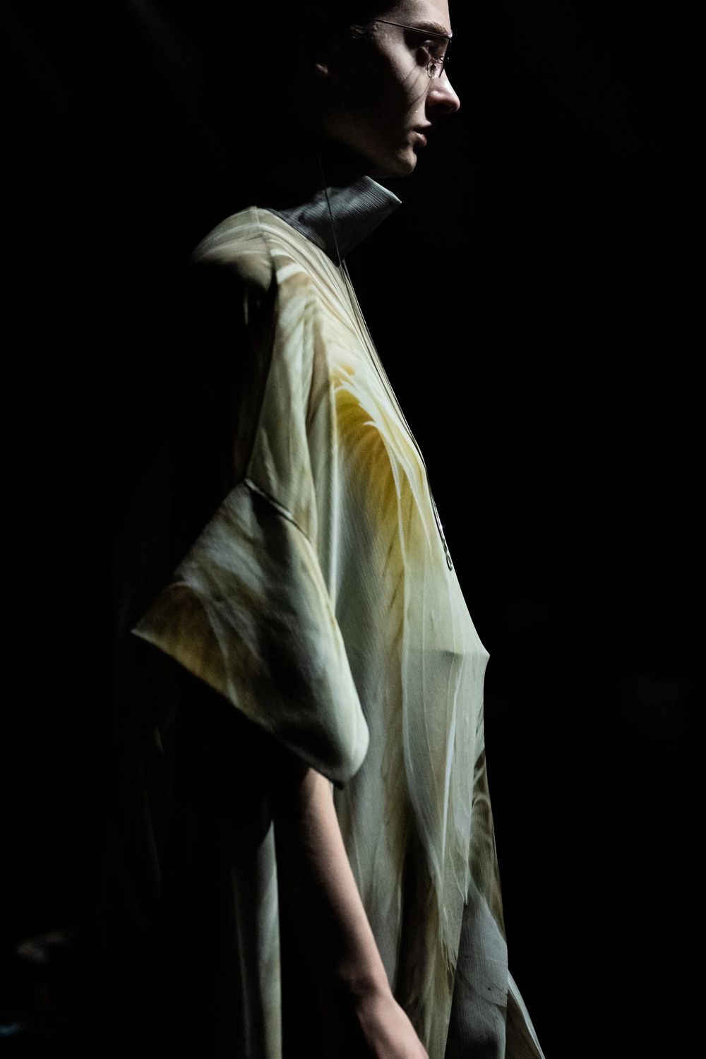 【アーカイブ展 / 1.18まで】Phenomenal Sheer Robe [feather] - フェノメナルシアーローブ [フェザー] / FW25RO01