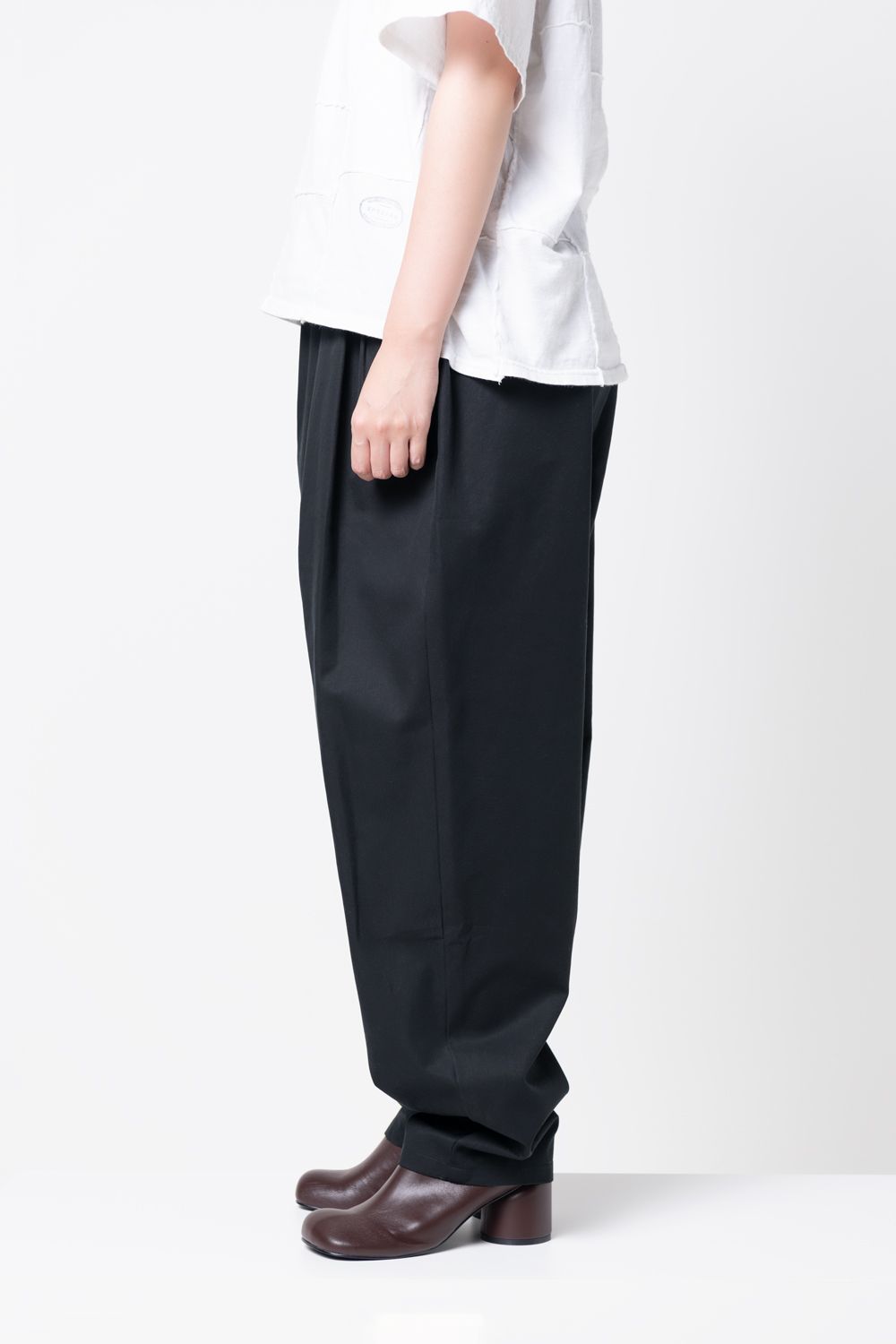 【23AW】tapered pants <FINX COTTON> [BLACK] - テーパードパンツ <フィンクスコットン> [ブラック] / vu-a23-p10