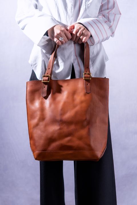 【ラスト1点 / 25SS】LEATHER TRAVEL TOTE BAG - HEIGHT [CAMEL] | トラベル トートバッグ (ハイト) / キャメル