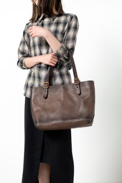 【26SS / 予約受付中】レザートラベルトートバッグ - ミディアム / LEATHER TRAVEL TOTE BAG - MEDIUM