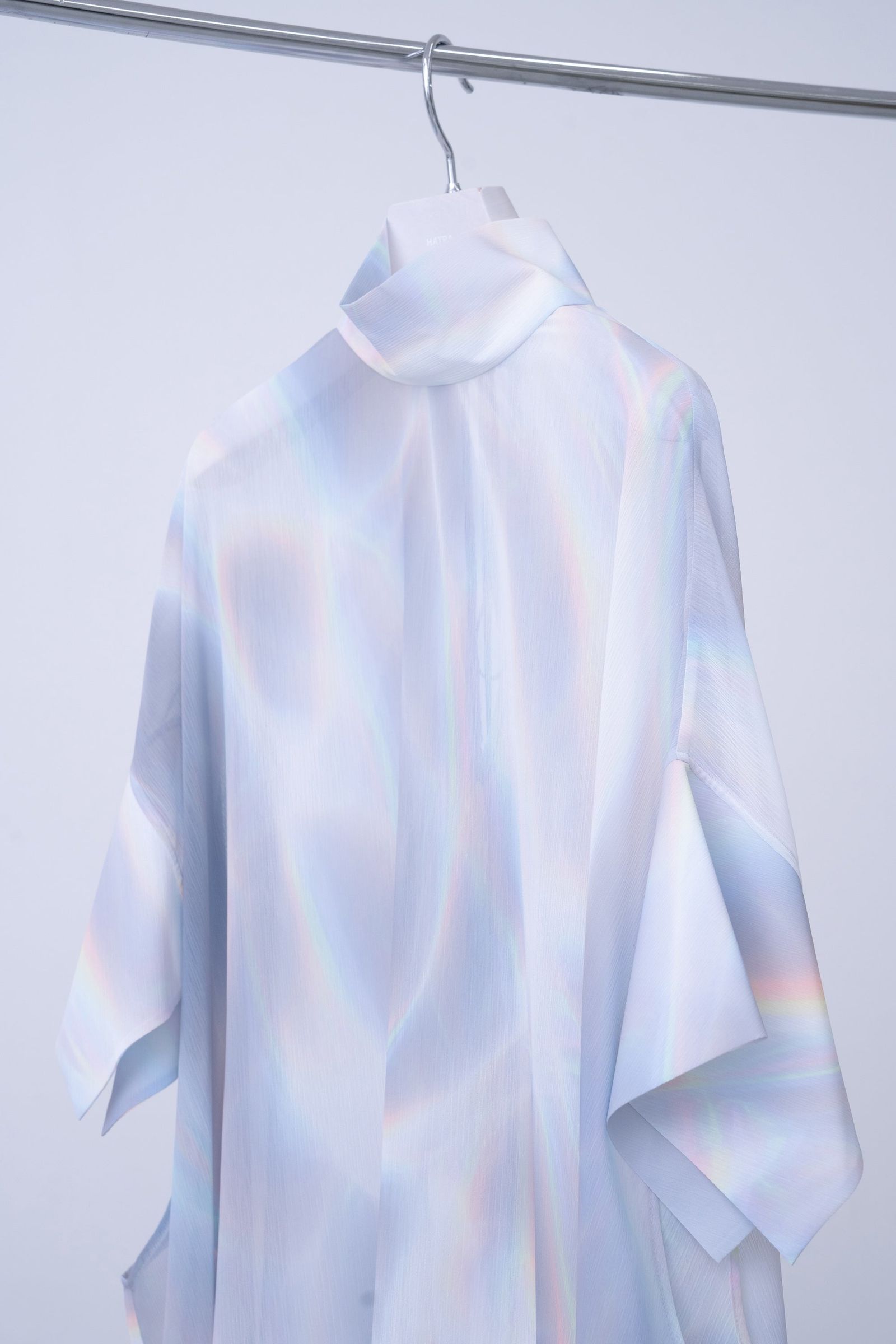 Phenomenal Sheer Robe [lay-white]
