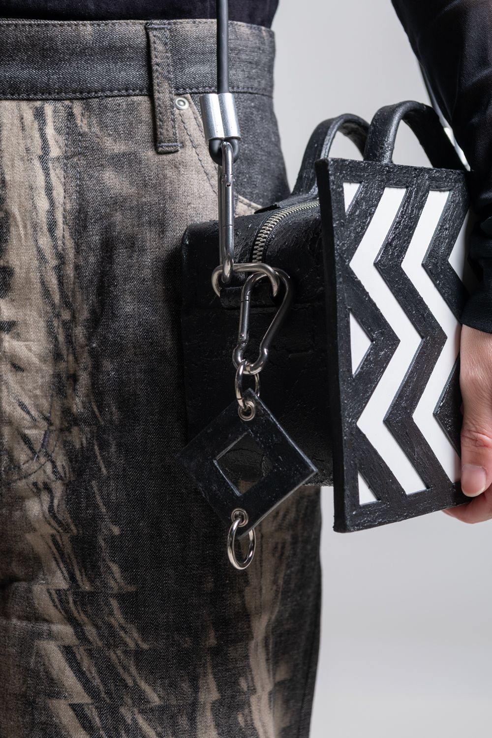 【お取り寄せ可能】レリーフトート [象嵌ブラック] / w25-06-bk