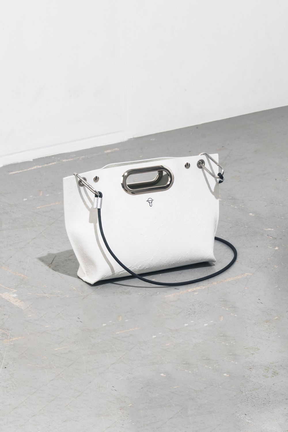 【お取り寄せ可能】壁クラッチ／ショルダー M [ホワイト] / w25-03-wh