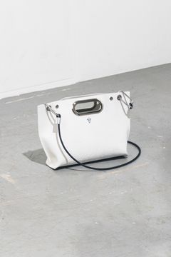 【お取り寄せ可能】壁クラッチ／ショルダー M [ホワイト] / w25-03-wh