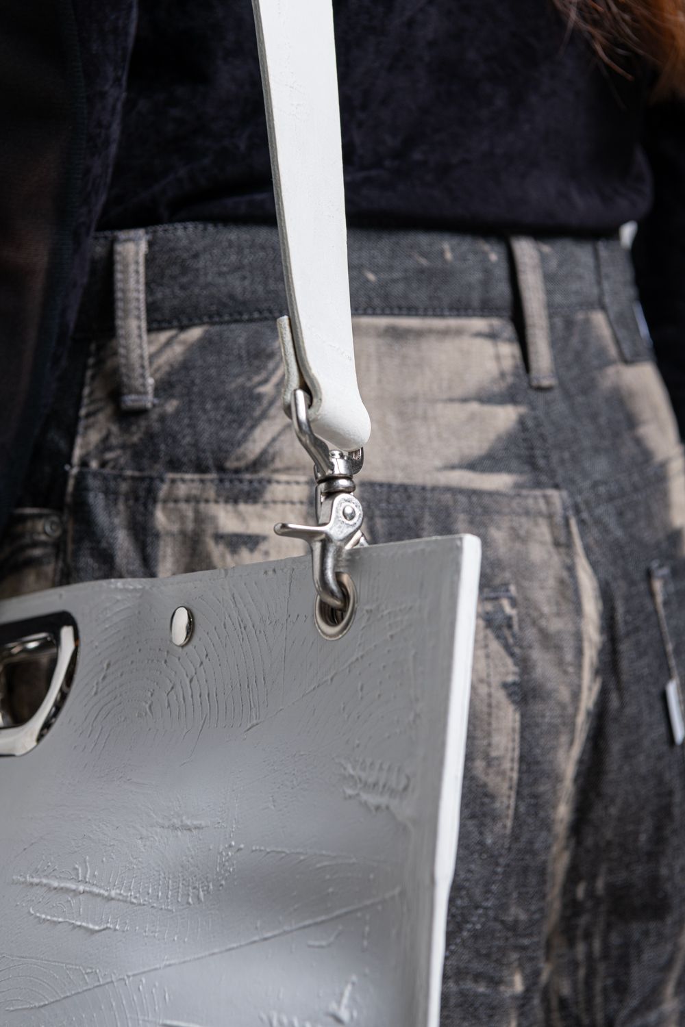 【お取り寄せ可能】レザーショルダーコード [ホワイト]