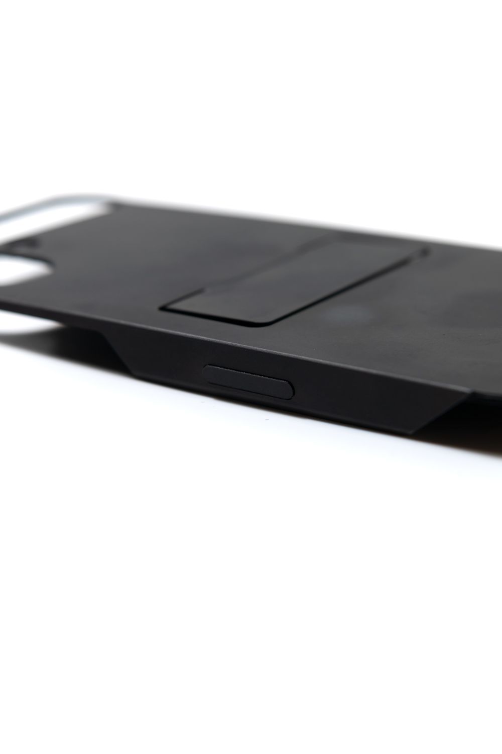【iPhone16対応】FLAP series / BLACK MATTE [ブラックマット] / スタンド付きiPhone16ケース