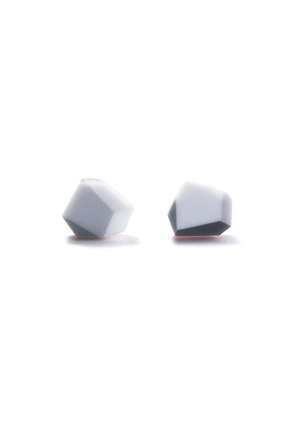 ストーンピアス