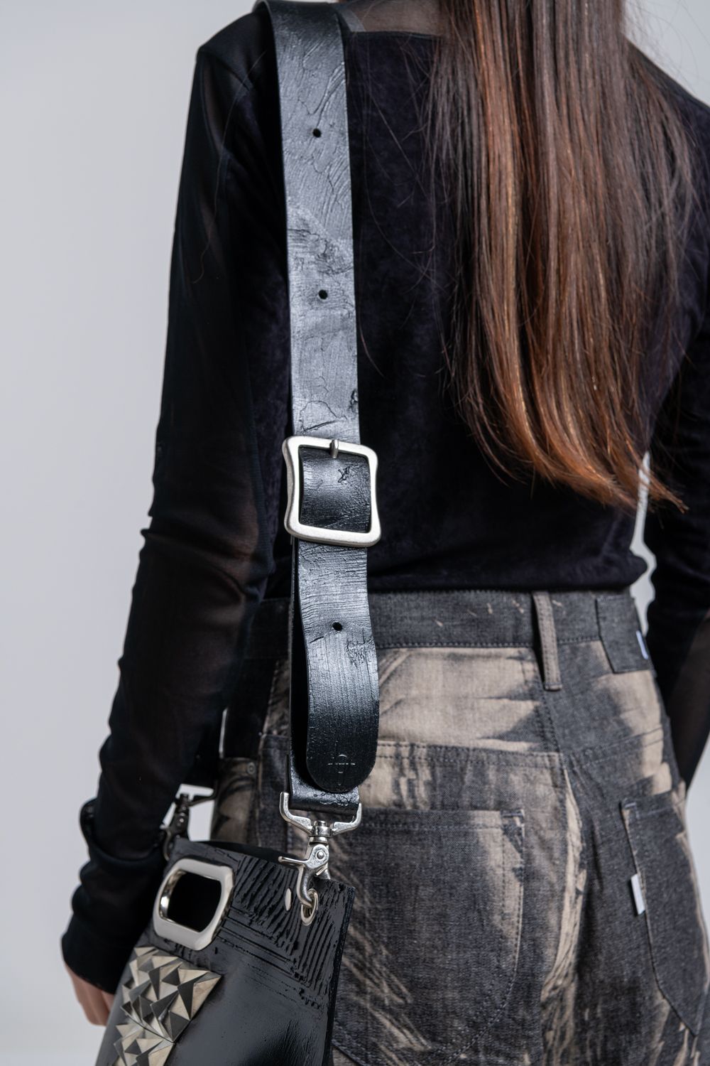 【お取り寄せ可能】レザーショルダーコード [ブラック]