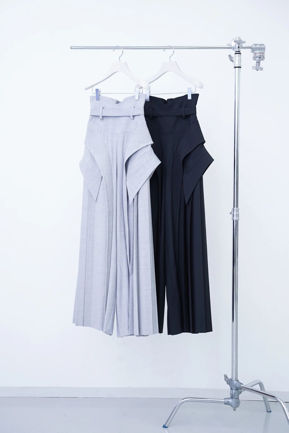 【26SS / 予約受付中】Atlantis Pleats Trousers [black] - アトランティスプリーツトラウザーズ [ブラック] / SS26BT10