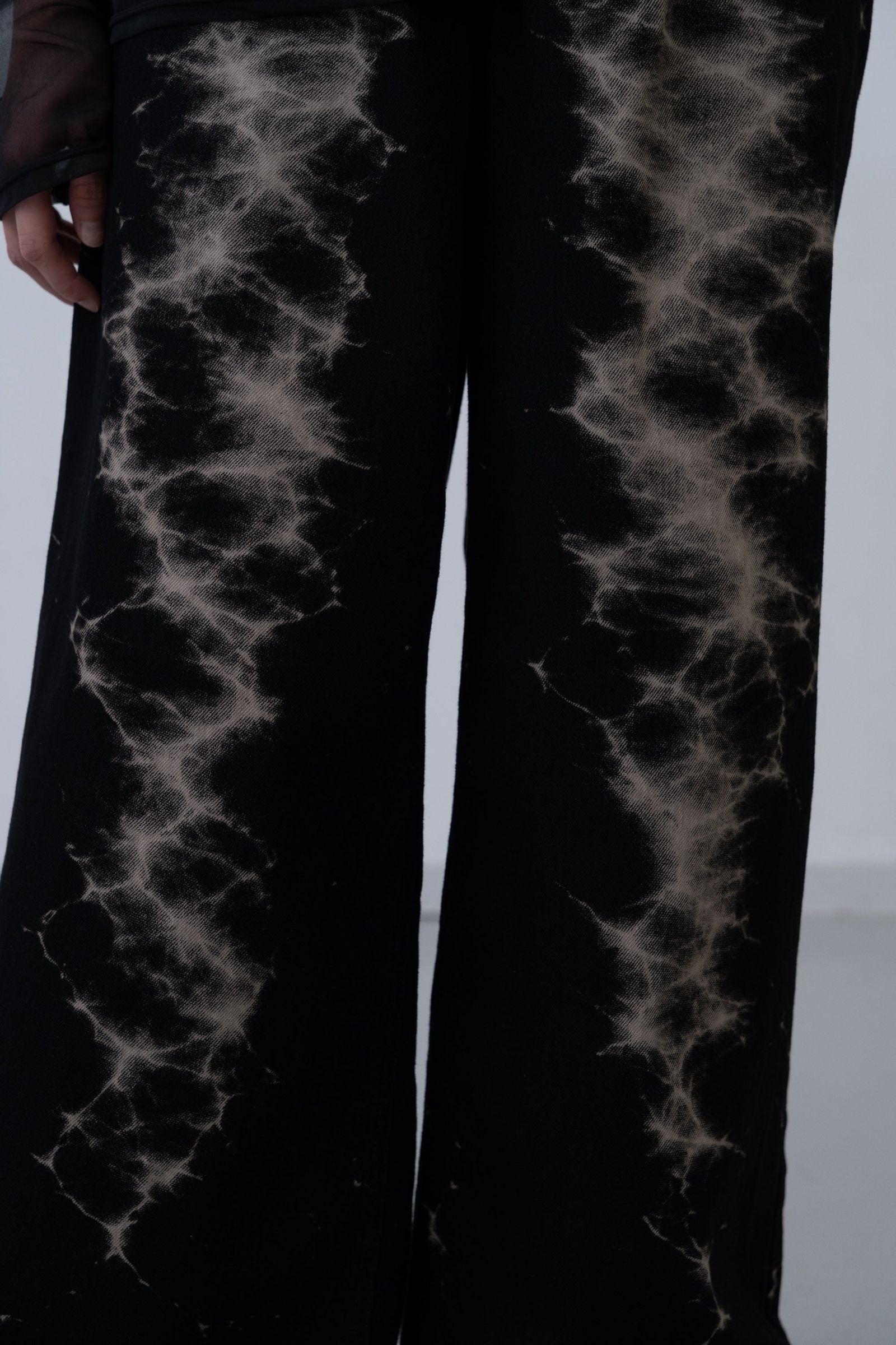 Caustics Bleach Denim [black]