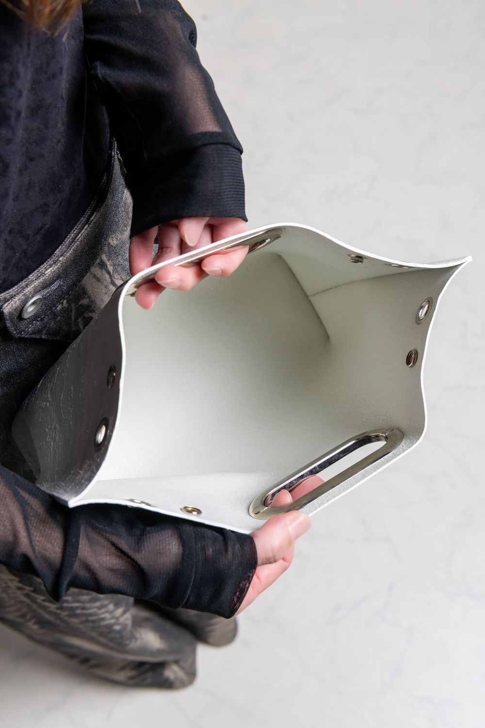 【お取り寄せ可能】壁クラッチ／ショルダー M [ホワイト] / w25-03-wh