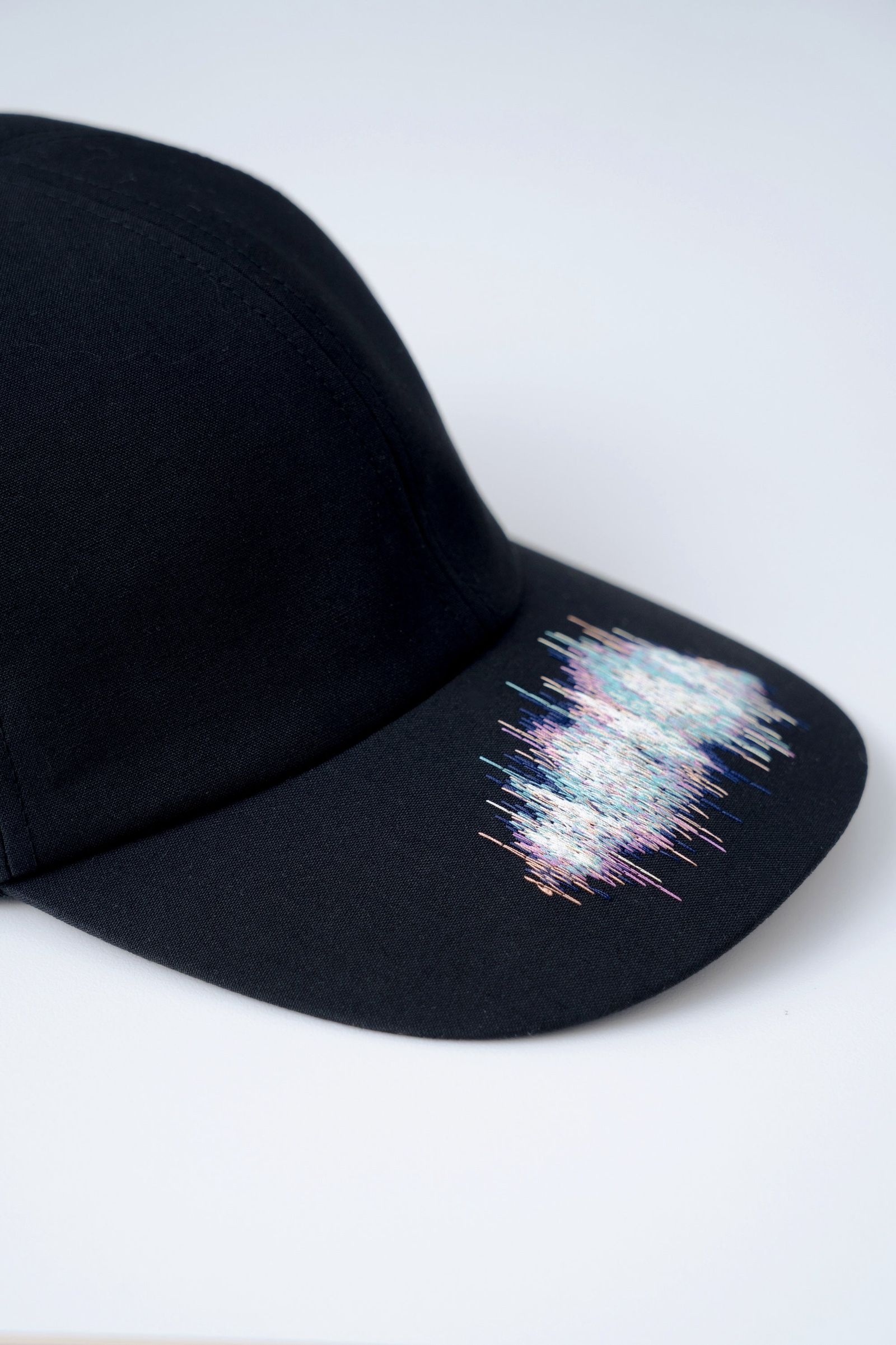 Winker Embroidery Cap [black]