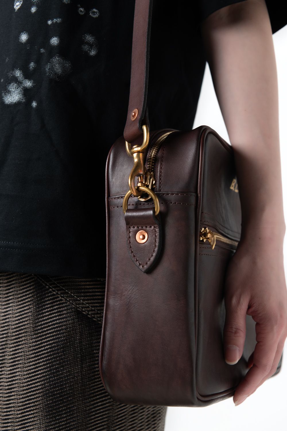 【ラスト1点 / 25SS】LEATHER  WANDER SHOULDER BAG [BROWN] / レザーワンダーショルダーバッグ [ブラウン]