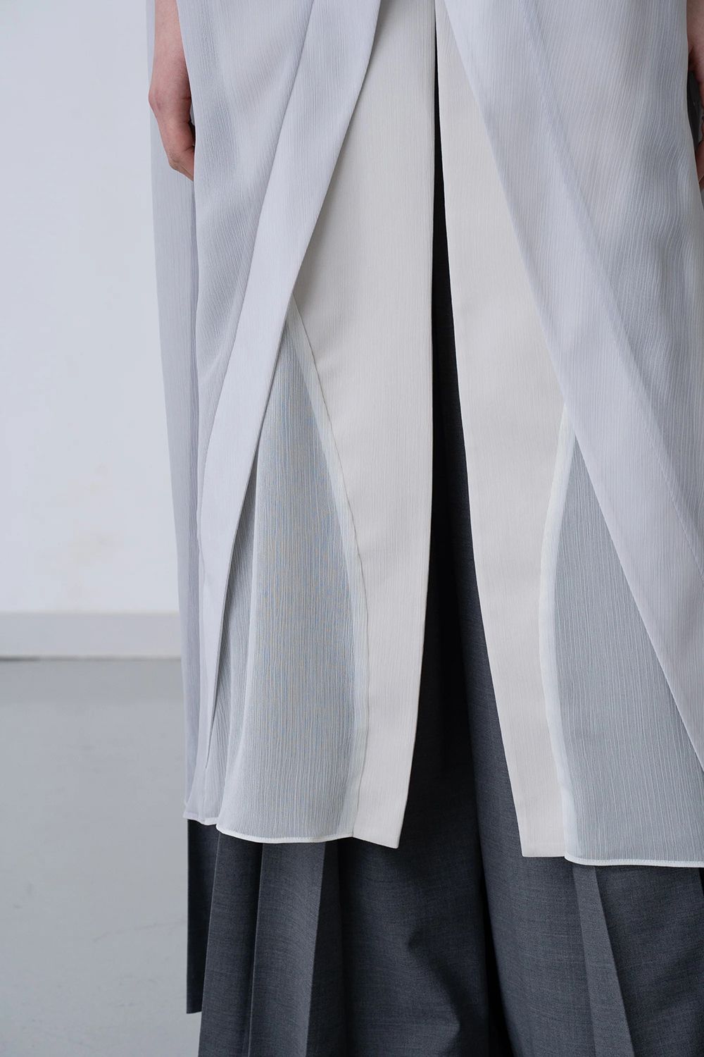 【26AW / 予約受付中】Winker Sheer Gown [ivory] - ウィンカーシアーガウン [アイボリー] / FW26RO02