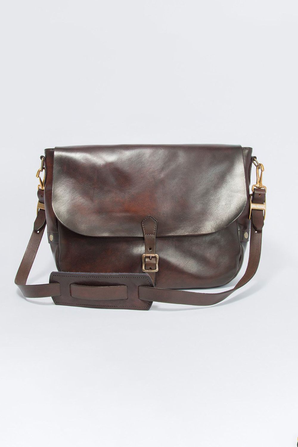 【25SS予約受付中｜12/17まで】LEATHER POSTMAN SHOULDER BAG - LARGE (PLANE) | ショルダーバッグ (ラージ) / 刻印なし
