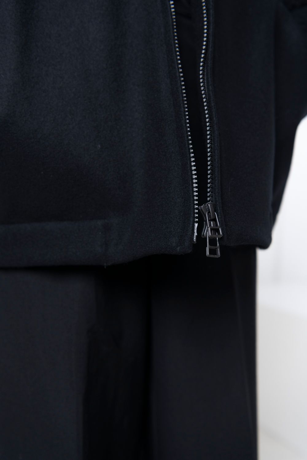 【23AW】stand collar blouson [BLACK] - スタンドカラーブルゾン [ブラック] / vu-a23-b18