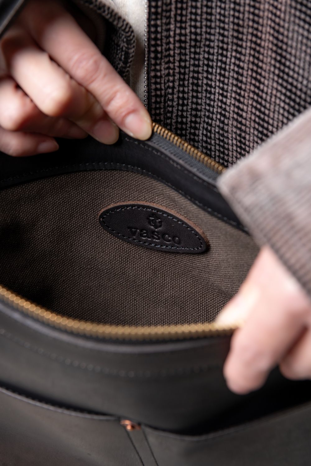 【ラスト1点 / 25SS】LEATHER TELEPHONE SHOULDER BAG -SMALL [BLACK] | テレフォンショルダーバッグ / ブラック