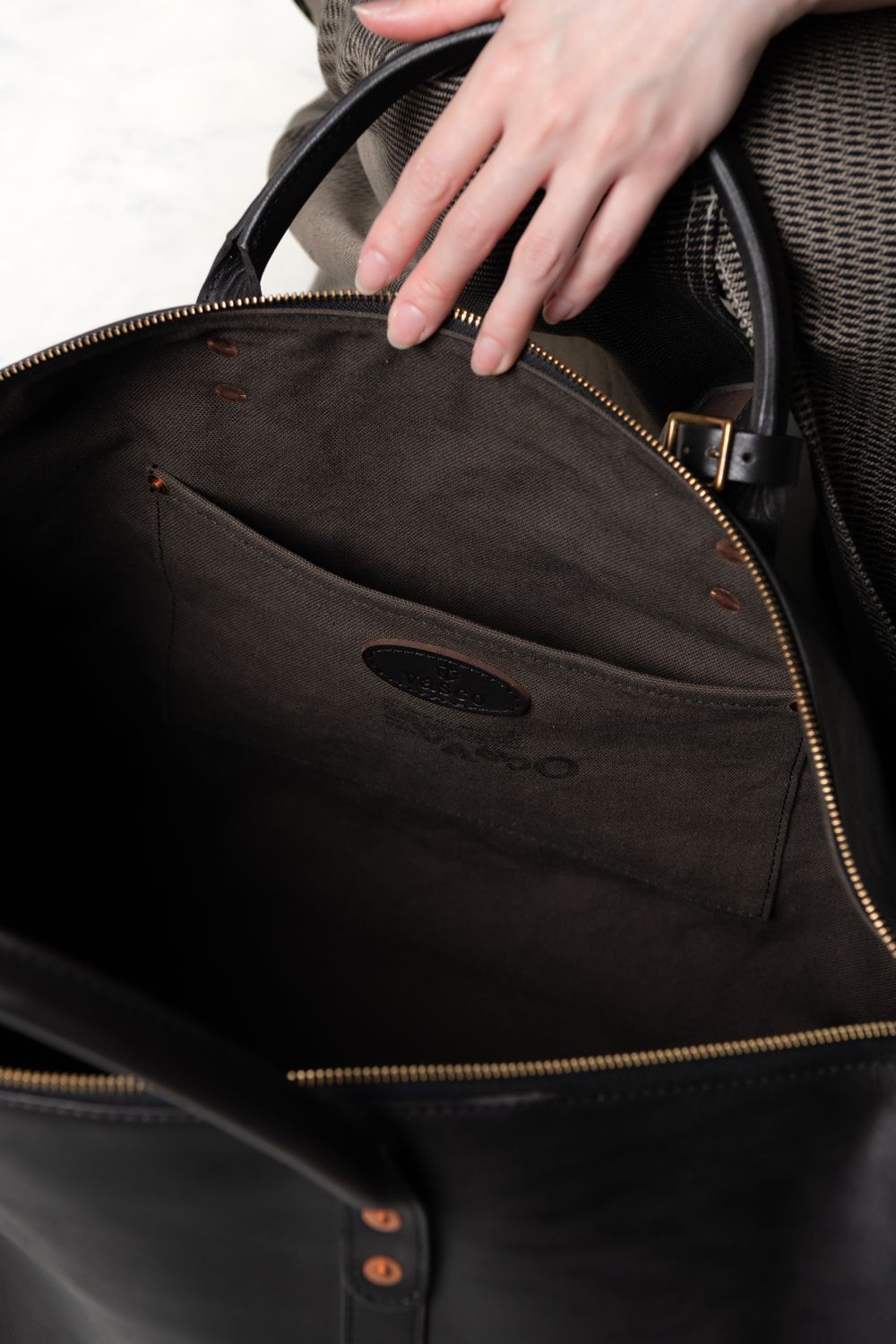 【ラスト1点 / 26SS】LEATHER TRAVEL BOSTON BAG [BLACK] | レザーボストンバッグ / ブラック