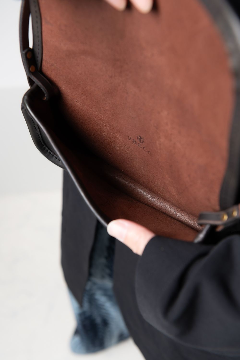 【ラスト1点 / 25SS】LEATHER CARRY SHOULDER BAG [BLACK] | レザーミニショルダーバッグ / ブラック