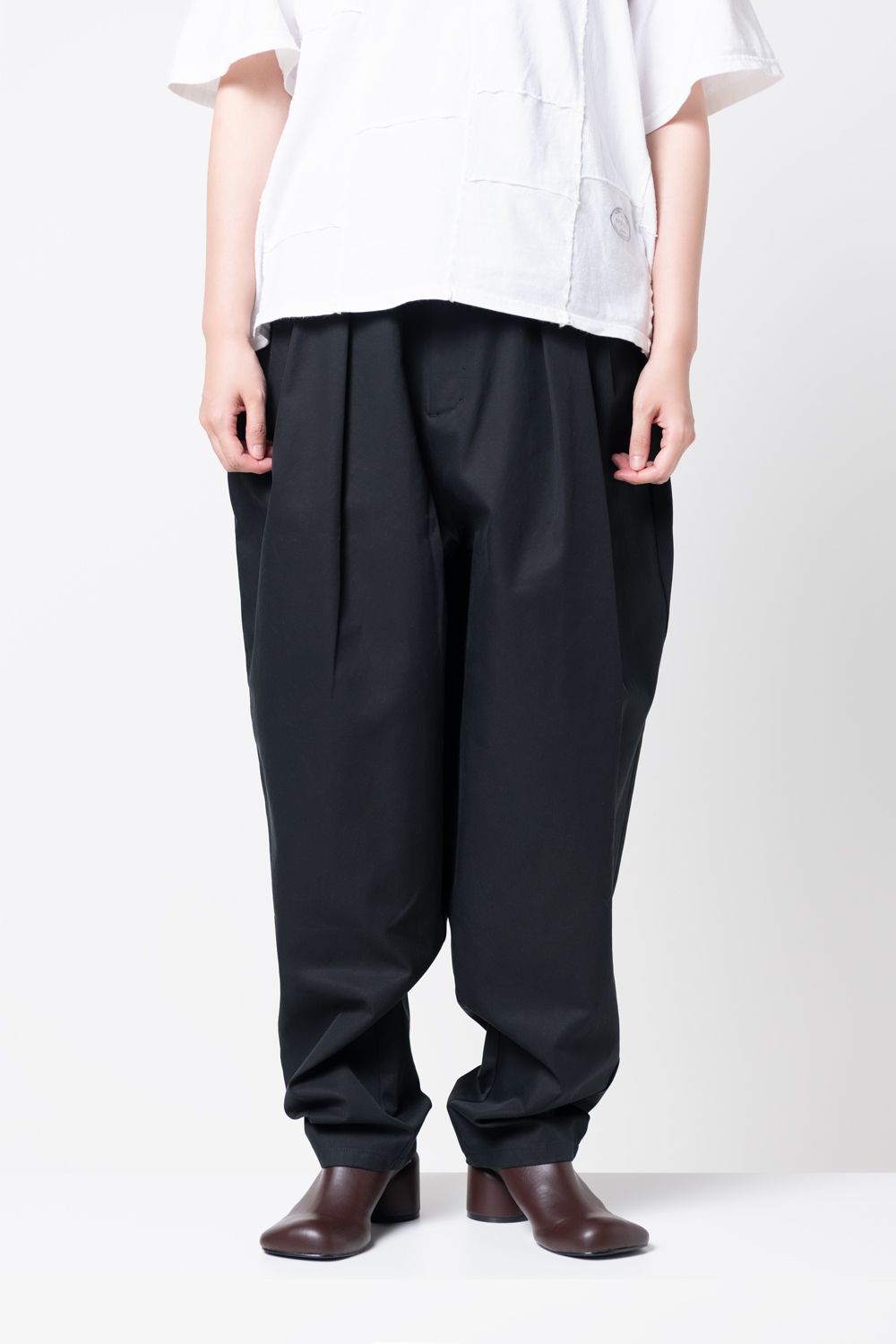 【23AW】tapered pants <FINX COTTON> [BLACK] - テーパードパンツ <フィンクスコットン> [ブラック] / vu-a23-p10
