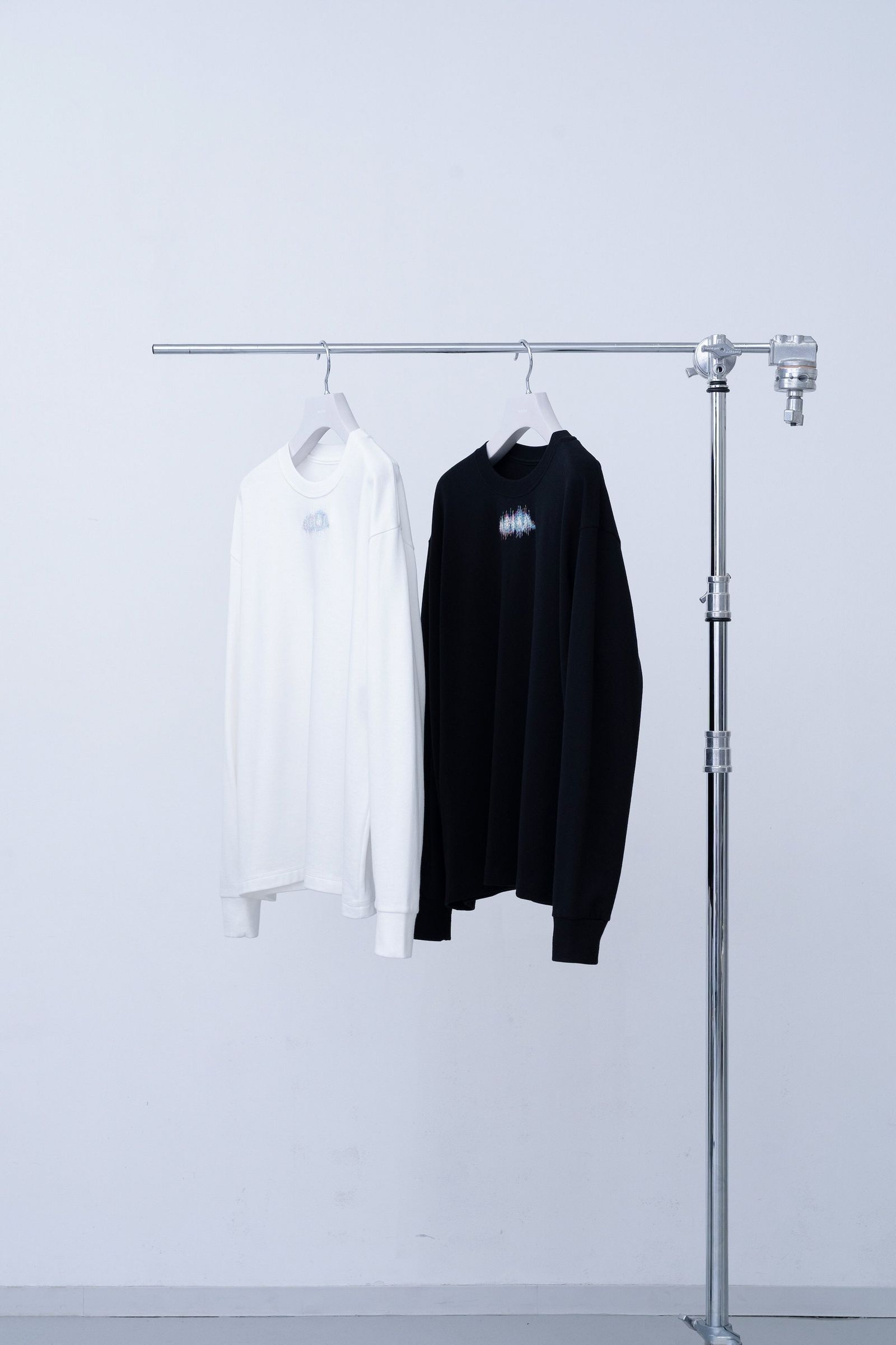 Winker Embroidery Sweat Shirt [black]