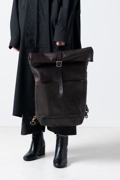 【25SS予約商品】レザーロールトップリュックサック [ブラック] / LEATHER ROLLTOP RUCKSACK [BLACK]