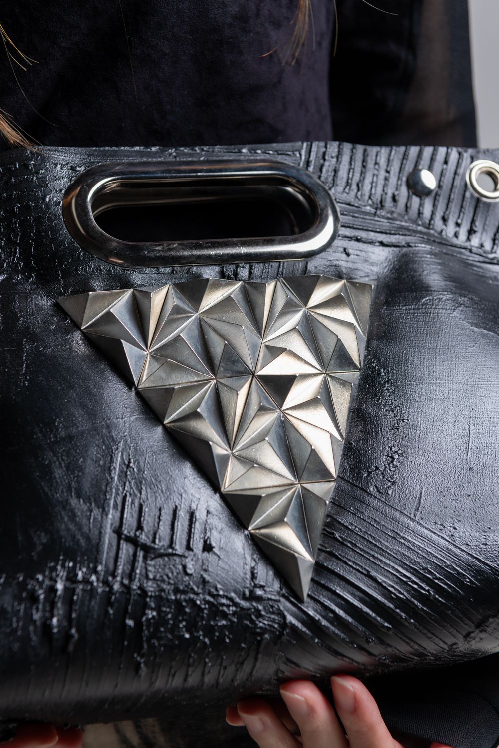 【お取り寄せ可能】壁クラッチ／ショルダー M [スタッズ／ブラック] / w25-03-ds/bk