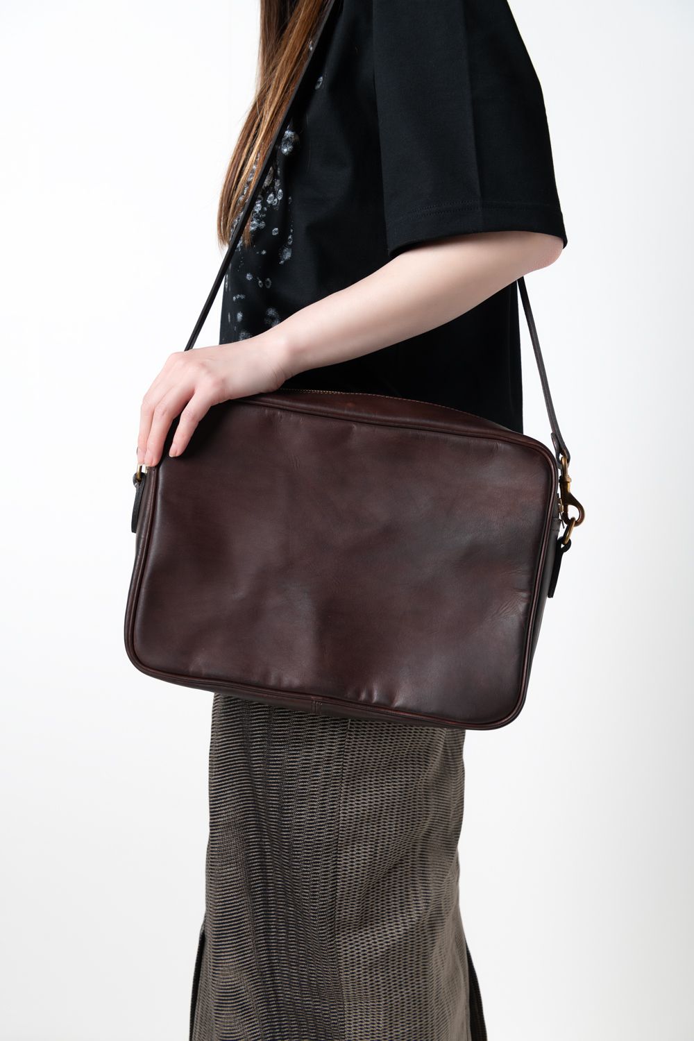 【ラスト1点 / 25SS】LEATHER  WANDER SHOULDER BAG [BROWN] / レザーワンダーショルダーバッグ [ブラウン]