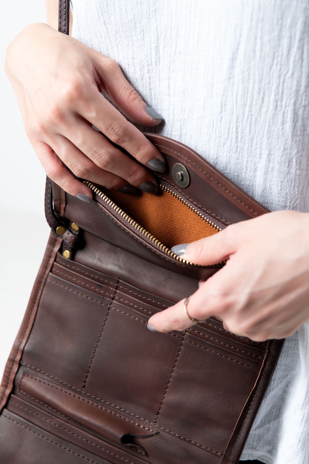 レザーワンダーマネーバッグ [ブラウン] / LEATHER  WANDER MONEY BAG [BROWN]