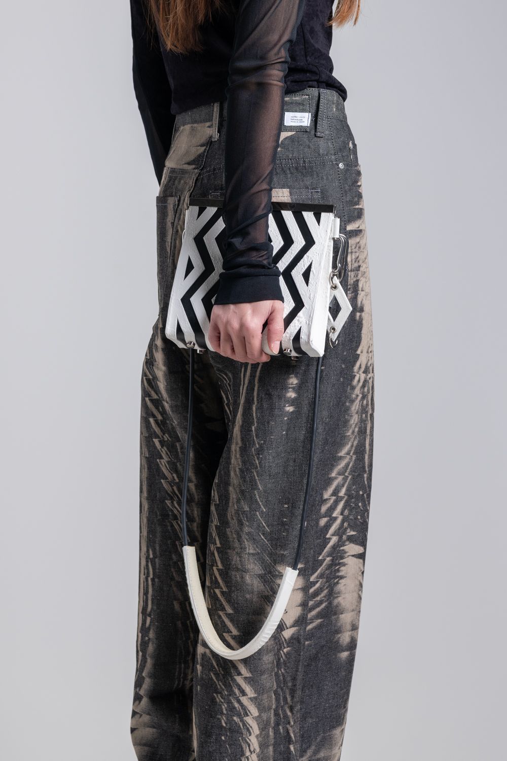 【お取り寄せ可能】ラッチショルダーバッグM [象嵌ホワイト] / w25-07-wh