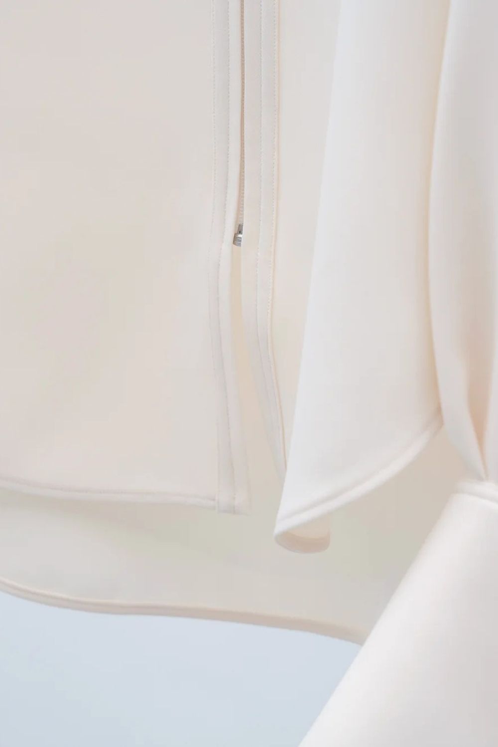 【アーカイブ展 / 1.18まで】O Blouse [ecru] - Oブラウス [エクリュ] / FW25SH02