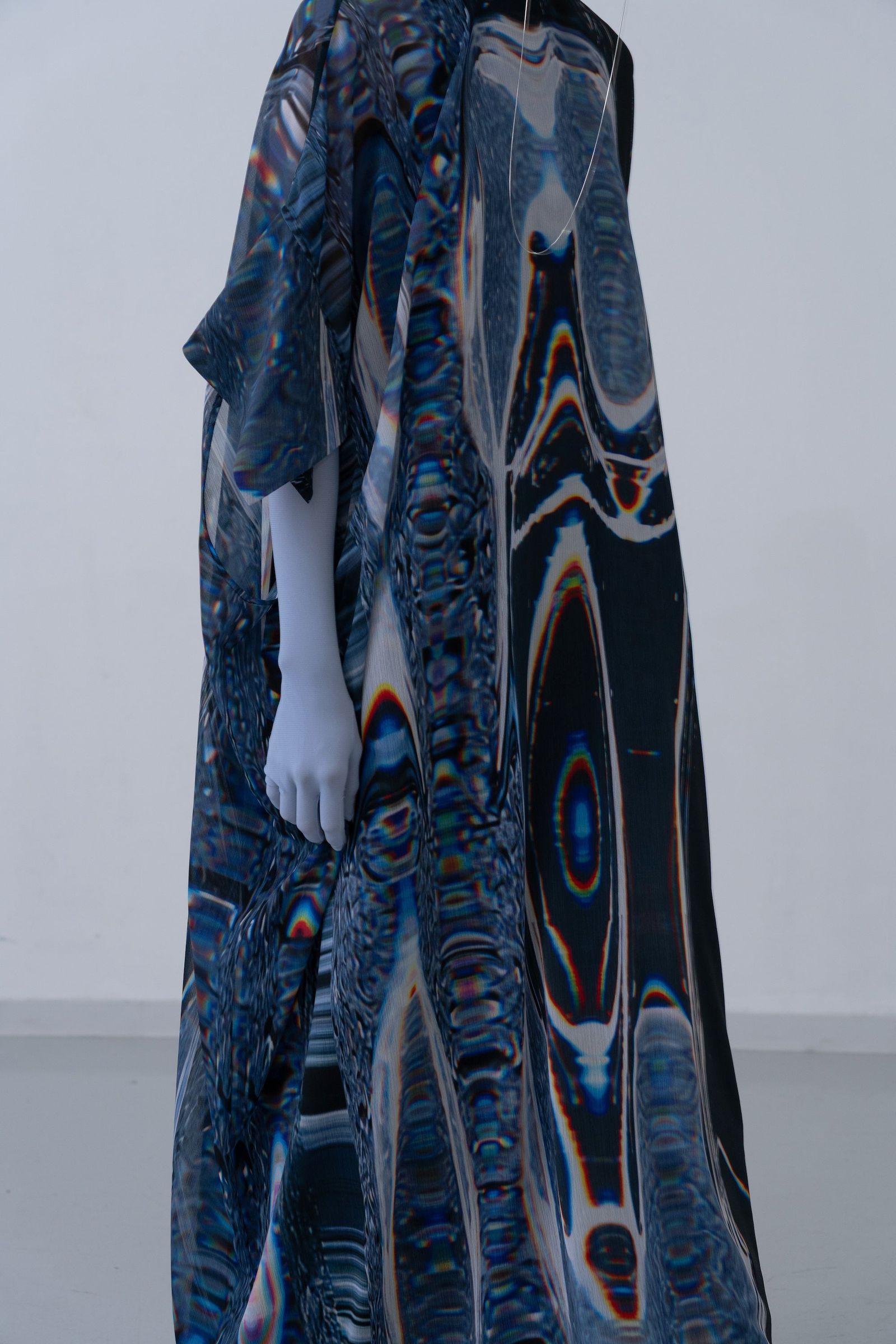 Phenomenal Sheer Robe [oil-black]