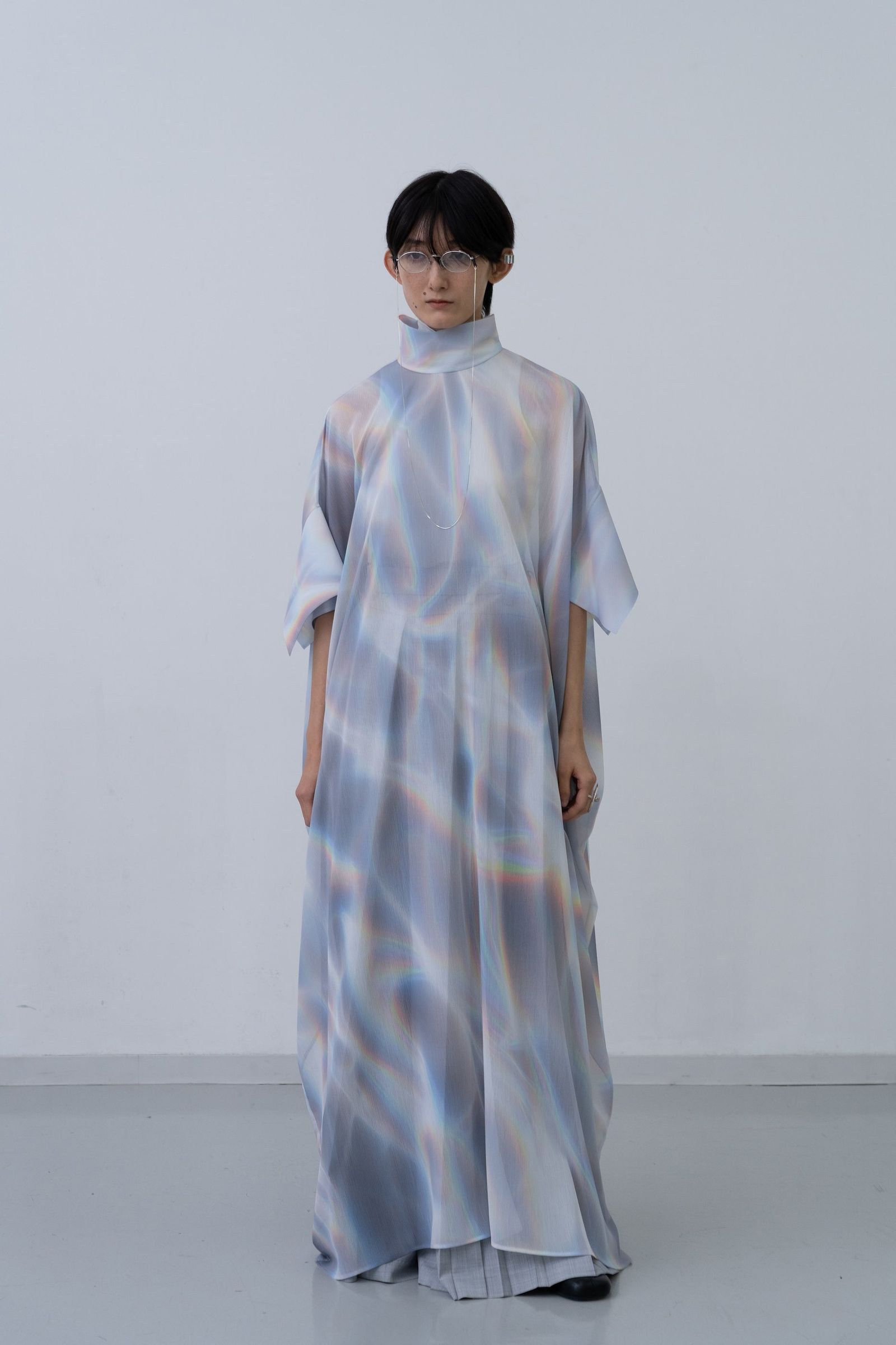 Phenomenal Sheer Robe [lay-white]