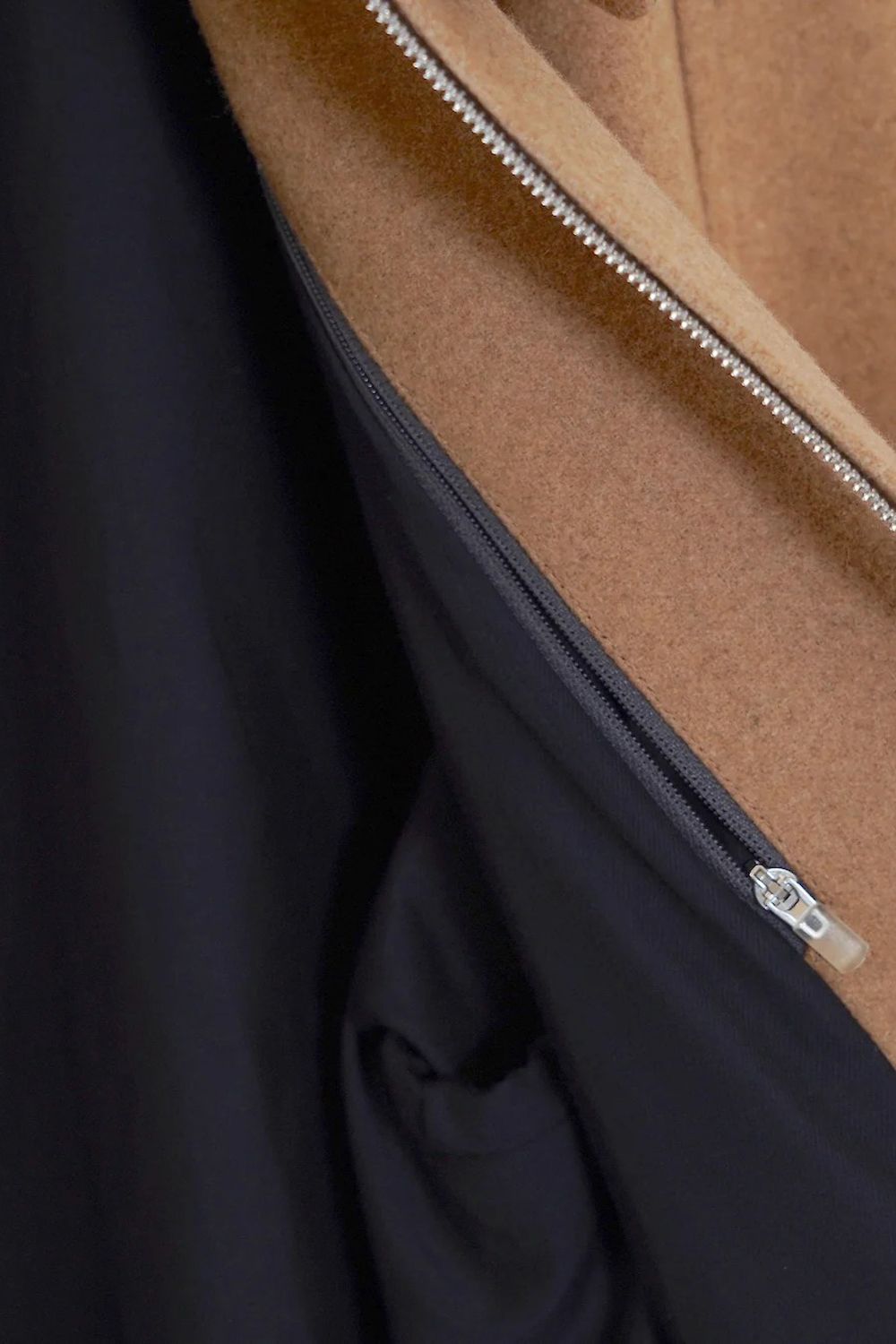 【アーカイブ展 / 1.18まで】Melket [camel] - メルケット [キャメル] / FW25OU02