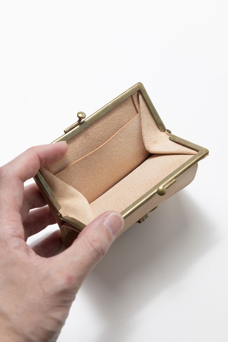 【26SS / 予約受付中】LEATHER VOYAGE PURSE WALLET [SAND] | パースウォレット (二つ折り・がま口) / ナチュラル