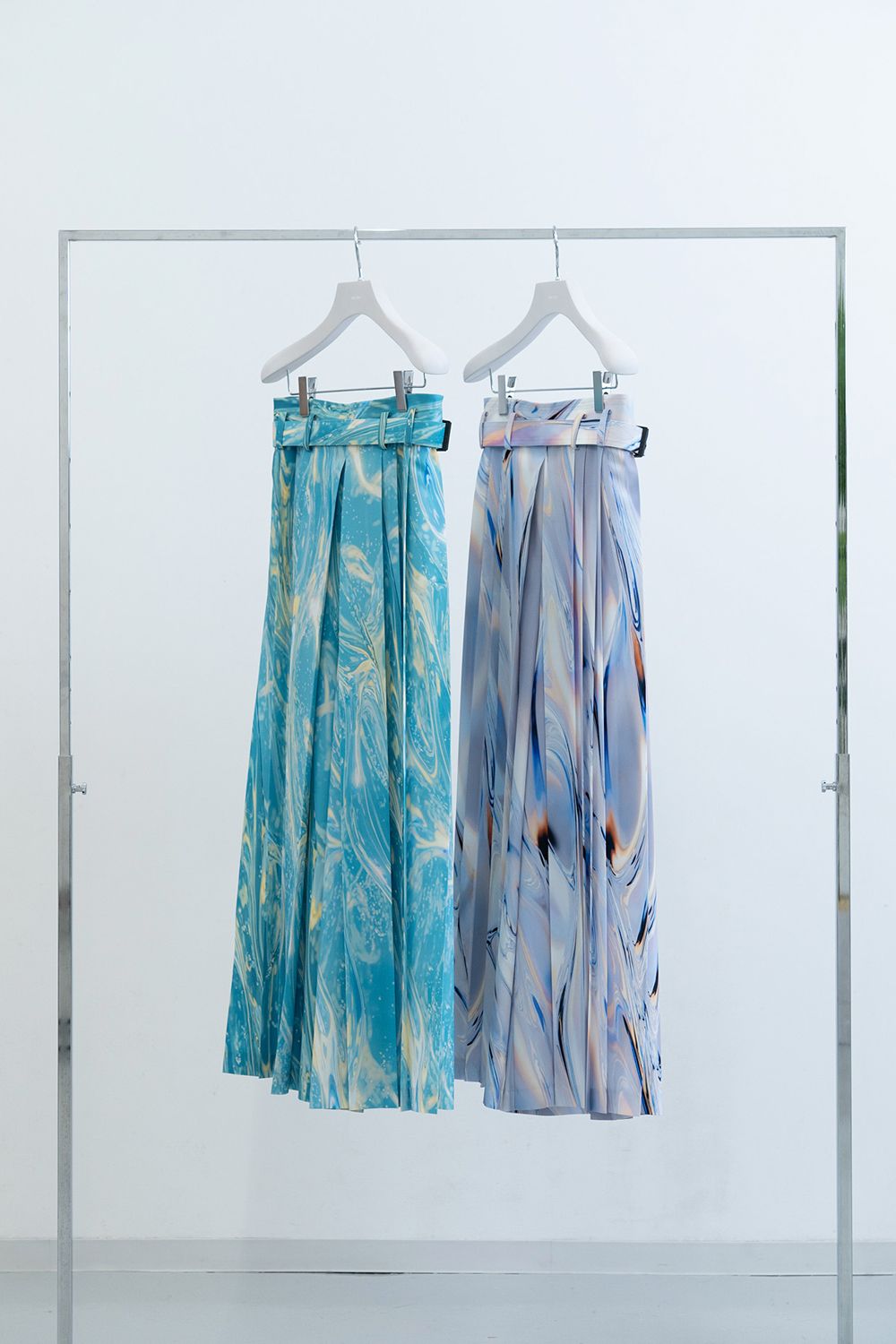 HATRA - 【予約受付中 / 25SS】Hak Pleats Pants Biotope [light