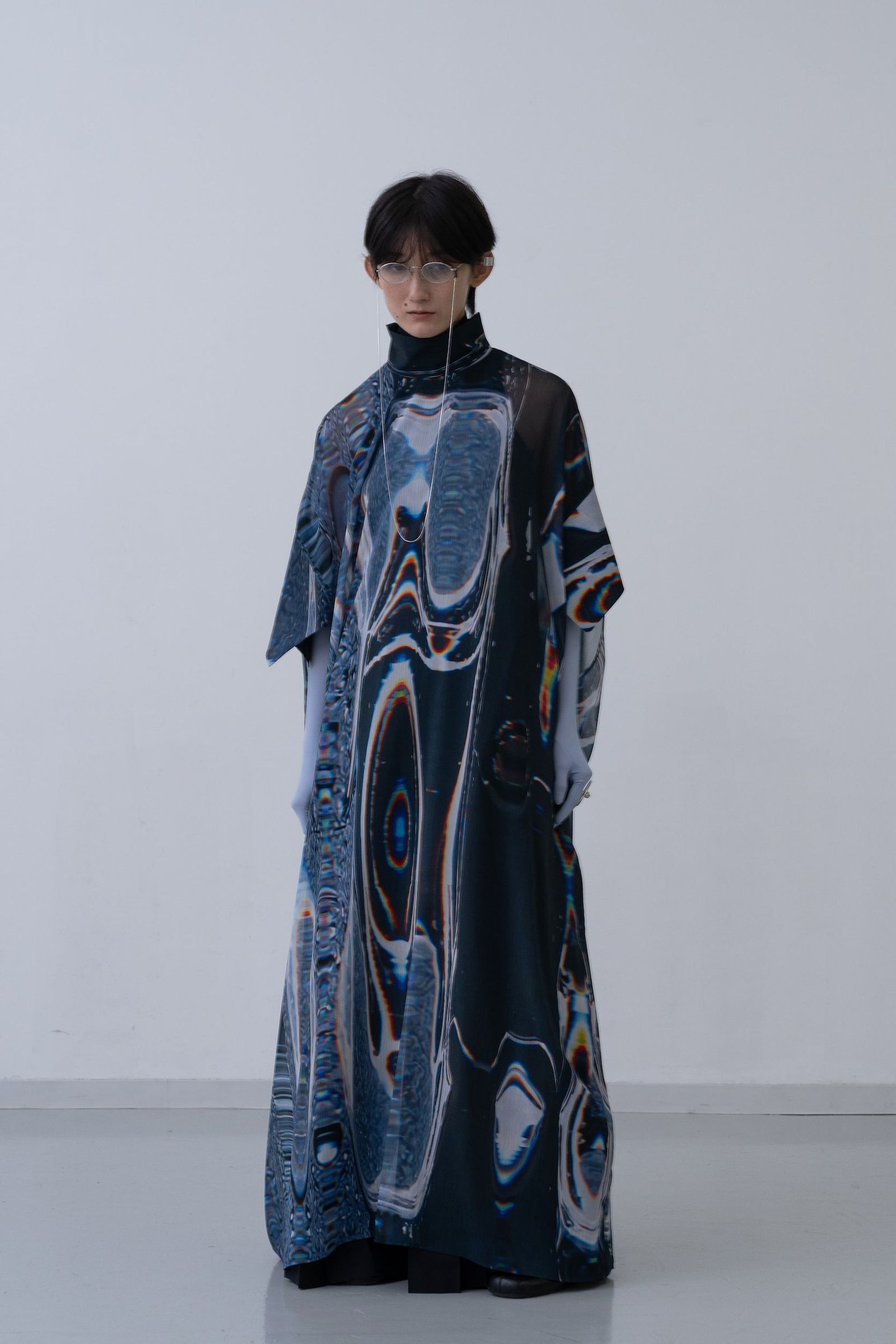 Phenomenal Sheer Robe [oil-black]