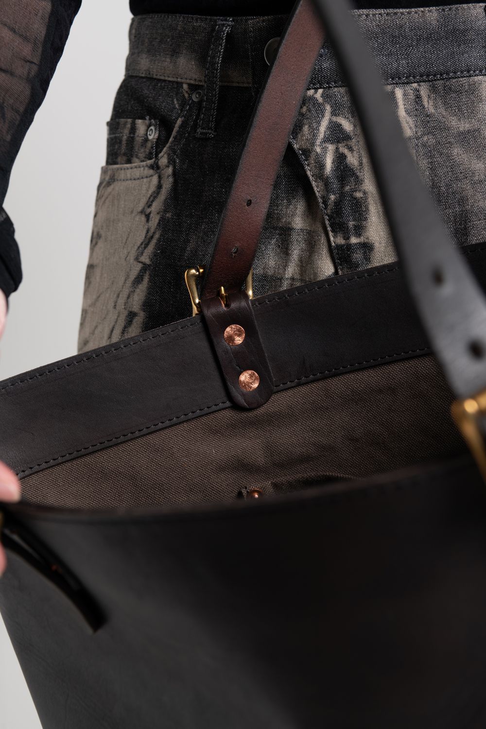 【ラスト1点 / 25SS】LEATHER TRAVEL TOTE BAG - LARGE [BLACK] | トラベル トートバッグ (ラージ) / ブラック