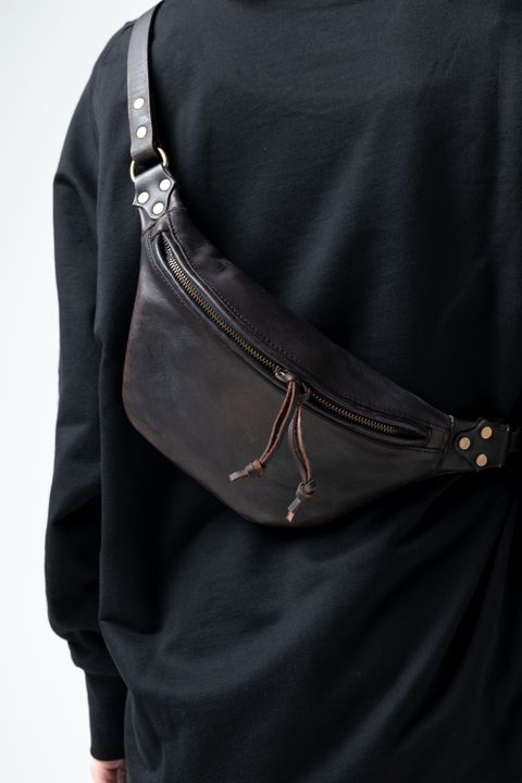 【26SS / 予約受付中】LEATHER WAIST BAG - SMALL [BLACK] | ウエストバッグ - スモール / ブラック