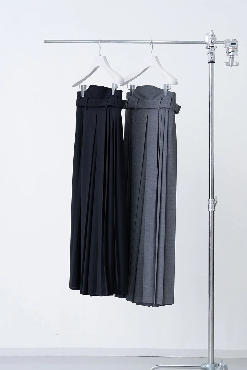 【26AW / 予約受付中】Hak Pleats Pants [black]  - ハカマプリーツパンツ [ブラック] / FW26BT08