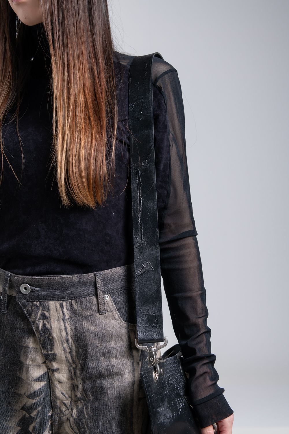 【お取り寄せ可能】レザーショルダーコード [ブラック]