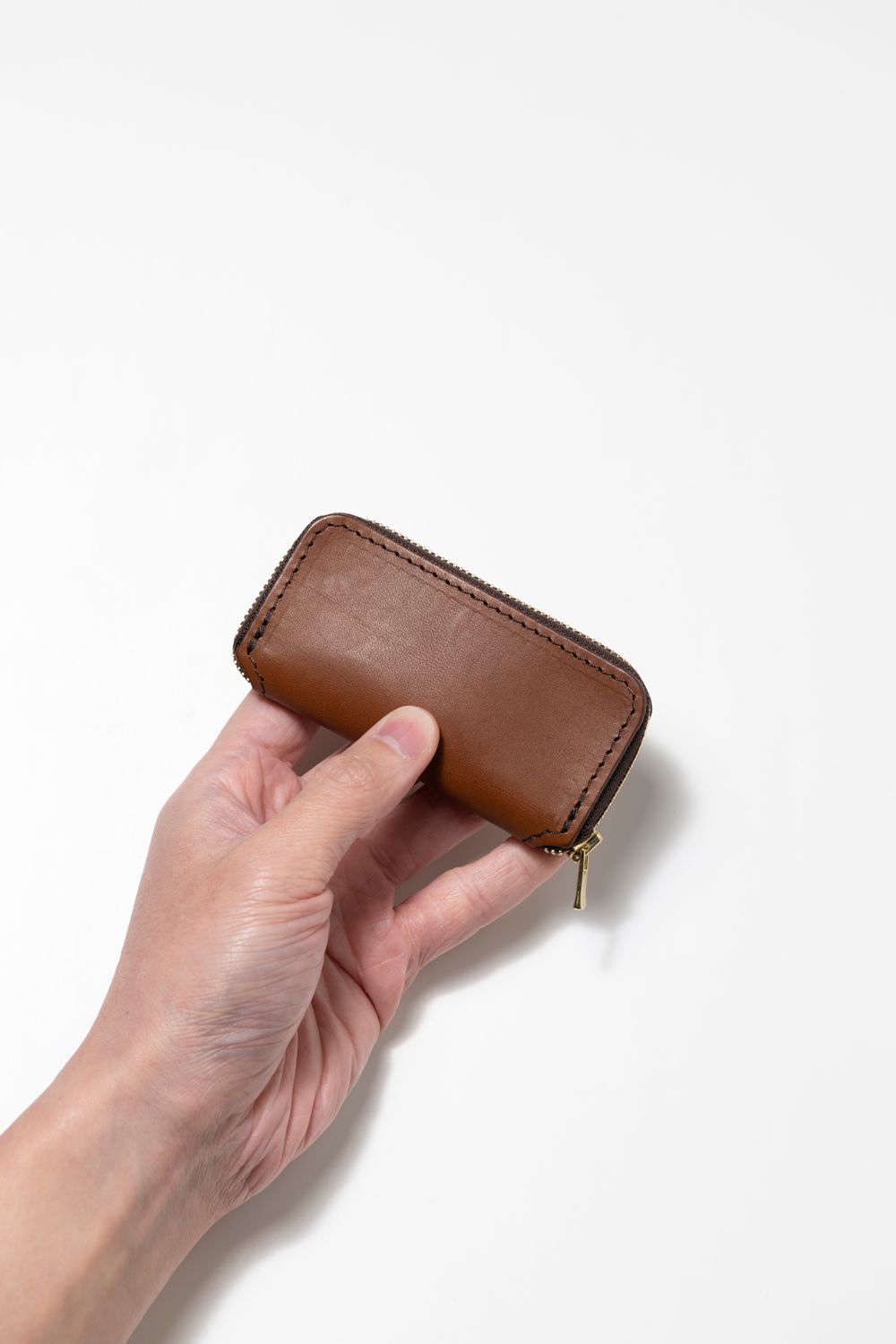 LEATHER VOYAGE ROUND ZIP KEY CASE [CORTESIA] TypeB | キーケース (ラウンドジップ) / ブラウン
