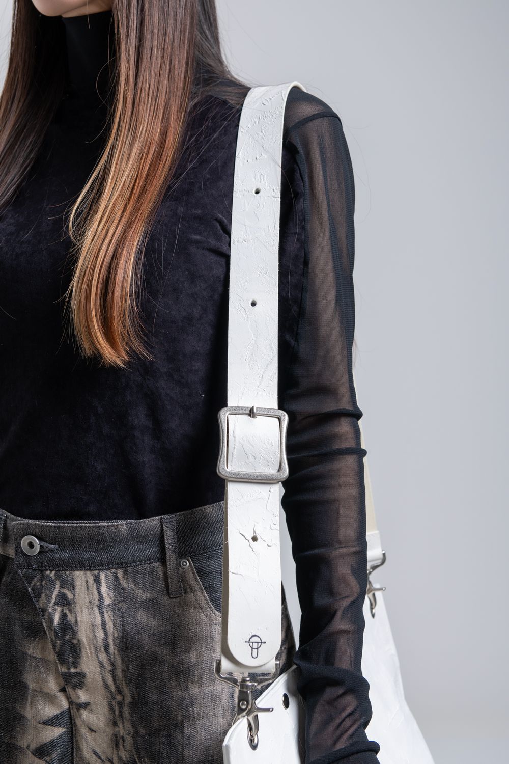 【お取り寄せ可能】レザーショルダーコード [ホワイト]