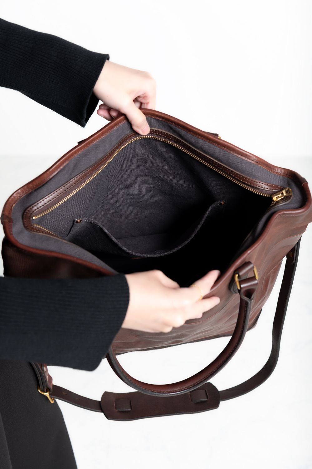 【完売 / 25SS予約商品】 LEATHER NELSON 2WAY BAG [BROWN] | ショルダーバッグ/ トートバッグ (2Way) / ブラウン