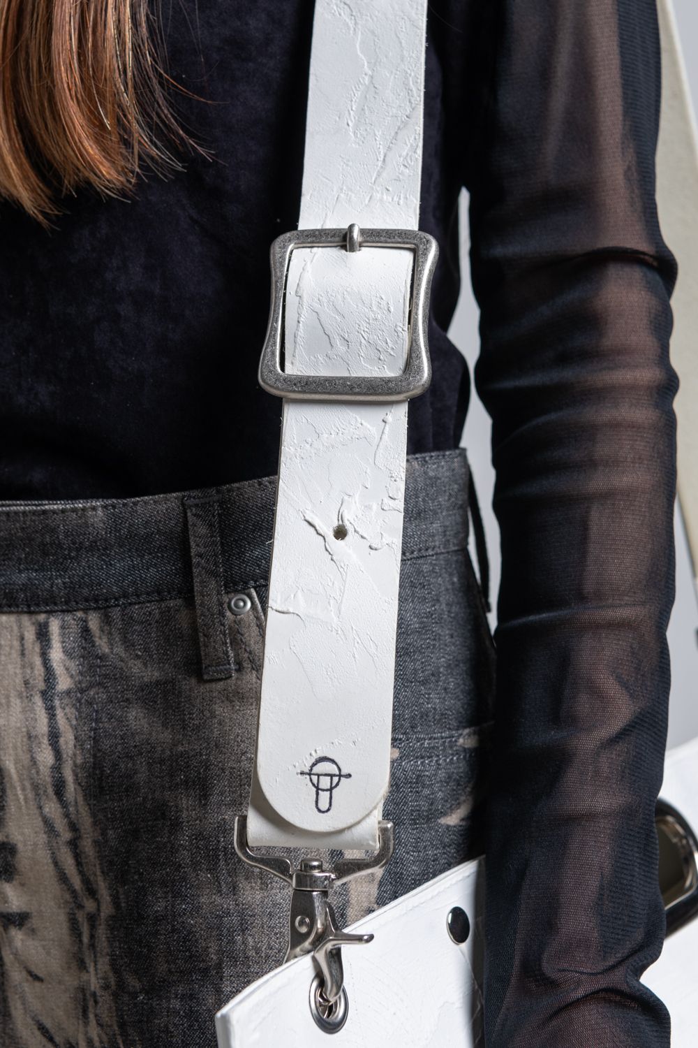 【お取り寄せ可能】レザーショルダーコード [ホワイト]