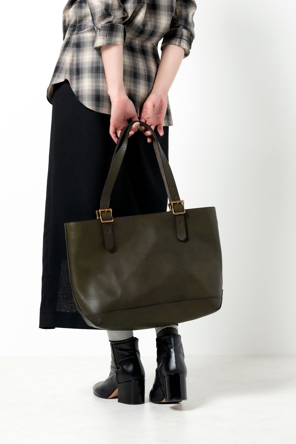 【25SS予約受付中｜12/17まで】レザートラベルトートバッグ - ミディアム [オリーブ] / LEATHER TRAVEL TOTE BAG - MEDIUM [OLIVE]