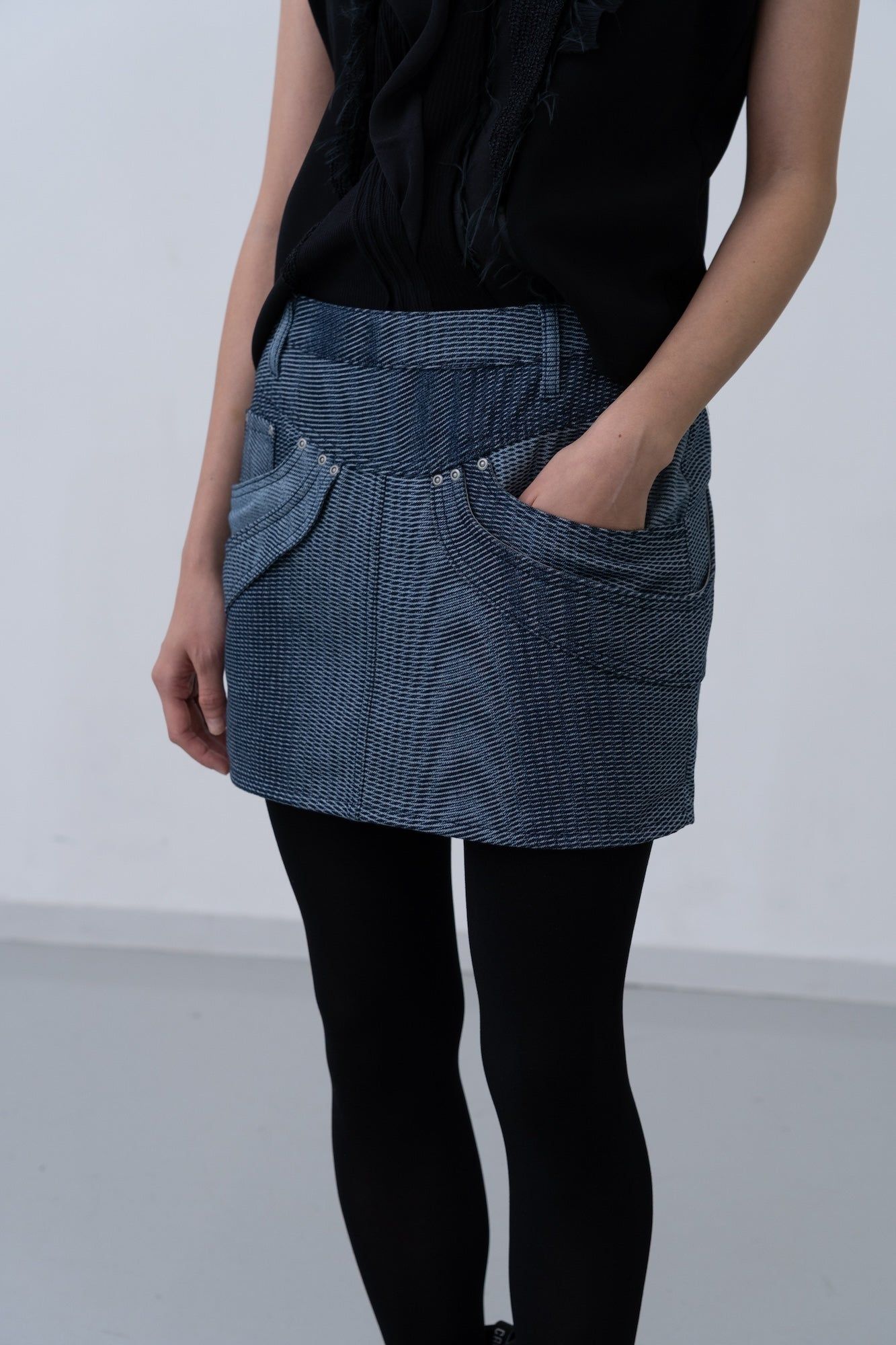 Mirage Bleach Mini Skirt [navy]